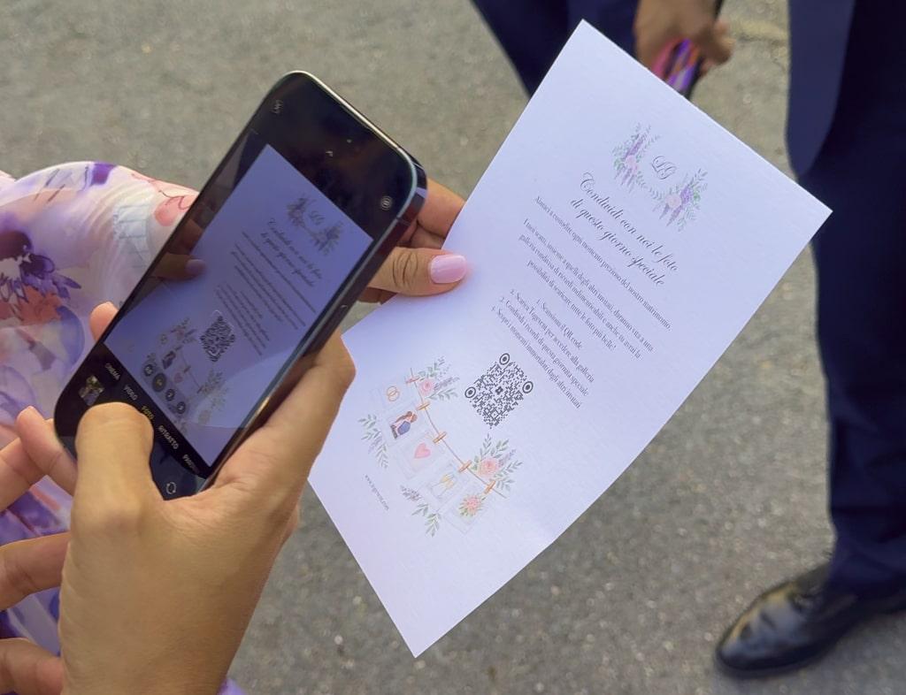 Couple scanning invitation QR
